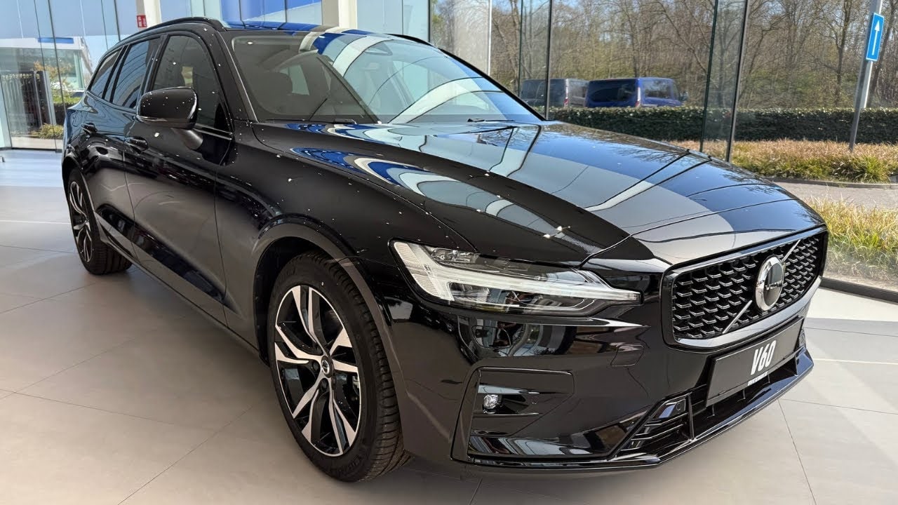 वॉल्वो V60 2025 रिव्यू: स्टाइलिश, स्मार्ट और दमदार वैगन जो सबको पछाड़ दे